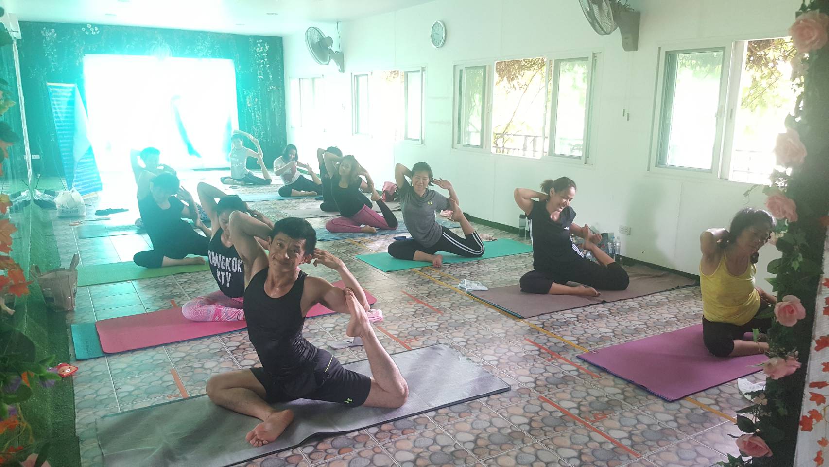 Aerial Yoga — โยคะอากาศ